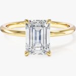 Emerald Cut Solitaire Moissanit Nisan Yuzuk (2.00 Ct)