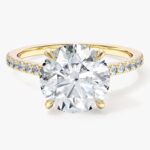Cathedral Yuvarlak Cut Moissanit Nisan Yuzuk With Pave Set Side Stones (3.00 Ct)