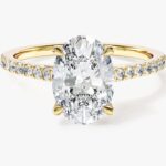 Cathedral Oval Cut Lab Grown Elmas Nisan Yuzuk With Pave Set Side Stones (2.00 Ct)