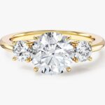 Klasik Basket Set Three Stone Yuvarlak Moissanit Nisan Yuzuk (2.00 Ct Tw)