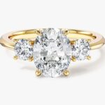Klasik Basket Set Three Stone Oval Moissanit Nisan Yuzuk (2.00 Ct Tw)