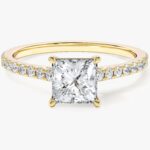 Princess Cut Lab Grown Elmas Nisan Yuzuk With Pave Set Side Stones (1.00 Ct)