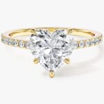 Kalp Cut Lab Grown Elmas Nisan Yuzuk With Pave Set Side Stones (2.00 Ct)