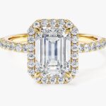 Emerald Halo Moissanit Nisan Yuzuk With Pave Set Side Stones (2.00 Ct)