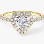 Kalp Halo Lab Grown Elmas Nisan Yuzuk With Pave Set Side Stones (1.00 Ct)