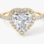 Kalp Halo Moissanit Nisan Yuzuk With Pave Set Side Stones (2.00 Ct)