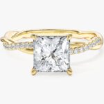 Princess Burgulu Lab Grown Elmas Nisan Yuzuk With Pave Set Side Stones (1.50 Ct)