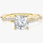 Cushion Burgulu Moissanit Nisan Yuzuk With Pave Set Side Stones (1.50 Ct)