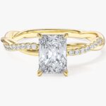Radiant Burgulu Moissanit Nisan Yuzuk With Pave Set Side Stones (1.00 Ct)