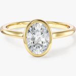 Bezel Oval Lab Grown Elmas Nisan Yuzuk (1.50 Ct)