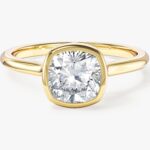 Bezel Cushion Moissanit Nisan Yuzuk (1.50 Ct)