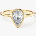 Bezel Armut Moissanit Nisan Yuzuk (1.50 Ct)