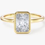 Bezel Radiant Moissanit Nisan Yuzuk (1.50 Ct)