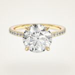 Cathedral Yuvarlak Cut Moissanit Nisan Yuzuk With Pave Set Side Stones (3.00 Ct)