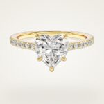 Kalp Cut Moissanit Nisan Yuzuk With Pave Set Side Stones (1.50 Ct)