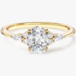 Cluster Accent Oval Cut Lab Grown Elmas Nisan Yuzuk (1.00 Ct)